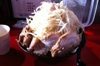 「ラーメン中+豚」@麺や 唯桜の写真