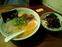 「ラーメン 替玉 小ライス」@博多濃麻呂 二子玉川店の写真