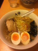 「塩玉らーめん （850円）」@塩専門 ひるがお 東京駅店の写真