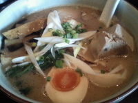 「豚骨魚介の中華そば 700円+俊麺（トッピング） 250円」@俊麺なが田の写真