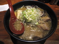 「焙煎ごまみそらーめん+特上叉焼」@吉山商店 本店の写真