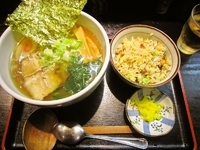 「醤油ラーメン+Cセット（半炒飯、餃子）（500円+350円）」@らーめん 楓家の写真