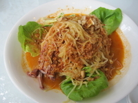 「冷やし坦々麺+炒飯（ランチセット） 1000円」@中国料理 孔雀楼の写真