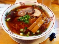 「紅醤油らーめん・細麺・大盛り（+サービス炙りチャーシュー）」@金久右衛門 梅田店の写真