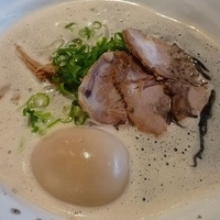 「超とんこつ たまご付」@ラーメン超とんこつの写真