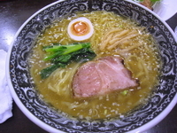 「らーめん（塩・真空平打ち麺）大盛+コロ焼豚」@中村屋の写真