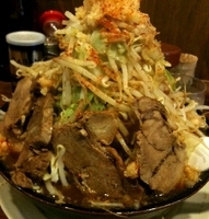 「アメ横家郎ラーメン（野菜増し・ニンニク）」@濃厚とんこつラーメン アメ横家の写真