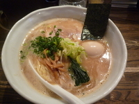 「醤油ラーメン 大盛り 黒味玉」@RAMEN CiQUEの写真