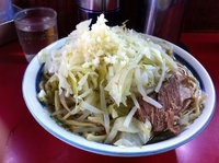 「小ラーメンぶた入り（+野菜ニンニク）」@ラーメン二郎 目黒店の写真