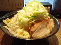 「J-LOW　R40VER＋大盛(900円)，野菜(無料)」@jun-pey ra-men 成瀬本店の写真