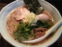 「醤油ラーメン+黒味玉」@RAMEN CiQUEの写真