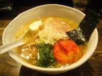 「塩らーめん（+焼きトマト+白味玉）」@RAMEN CiQUEの写真