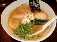 「醤油ラーメン黒味玉バラチャーシュウメンカタ」@RAMEN CiQUEの写真