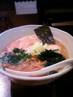 「醤油ラーメン+黒味玉」@RAMEN CiQUEの写真