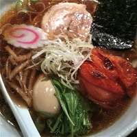 「清湯醤油ラーメン（￥700）焼きトマト（￥150）黒味玉（￥10」@RAMEN CiQUEの写真