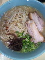 「【初代】塩豚骨らーめん（太麺）￥650」@極汁煮豚らーめん鹿濱銀蠅の写真