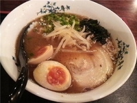 「とんこつたまり正油らーめん（中細）+替え玉（細麺）+味玉」@とんこつらーめん つけめん 鋼 HAGANEの写真