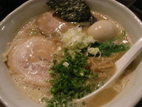 「醤油ラーメン 豚ロース+黒味玉 ￥950」@RAMEN CiQUEの写真