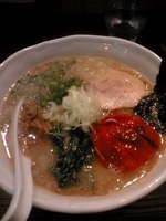 「正油らーめん:750円+焼きトマト:150円」@RAMEN CiQUEの写真