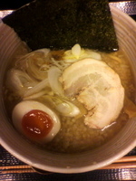 「ガチな豚骨しょうゆ（太麺）￥700」@石鍋つけ麺 あつあつ 新小岩店の写真