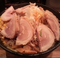 「濃味噌ラーメン（大盛）+チャーシュー山盛」@ガガガ職堂 A short chainの写真