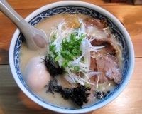 「とんこつらーめん+味玉+チャーシュー」@愚直の写真