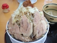 「中盛ラーメン/子豚/野菜少し多め」@勝神角ふじの写真