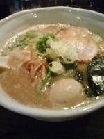 「醤油ラーメン+黒味玉」@RAMEN CiQUEの写真