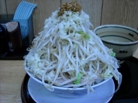 「ふじ麺（中盛り）バカブタ￥980+野菜増し（2倍）￥100」@勝神角ふじの写真