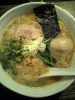 「醤油ラーメン+黒味玉」@RAMEN CiQUEの写真