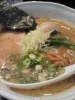 「醤油ラーメン+黒味玉」@RAMEN CiQUEの写真