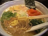 「醤油ラーメン750円+焼きトマト150円」@RAMEN CiQUEの写真