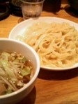 「醤油つけそば(ひもかわ麺)大盛+味玉」@中華そば すずらんの写真