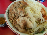 「小豚そば肉入り￥780+カレー粉￥50（ネギ、からし）」@ひたちなか大盛軒の写真