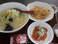 「ランチC定食（650円）冷しタンメン+豚キムチ炒飯+小皿+デザー」@四川餃子房の写真