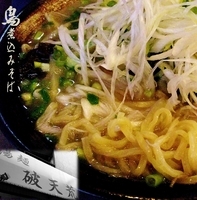 「鳥煮込みそば+葱(880円)」@湯麺 破天荒の写真