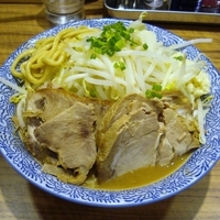 「ラーメン（ヤサイ/ニンニク） 【プレオープンにて500円】+豚（」@ラーメン燈郎の写真