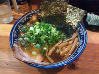 「醤油ラー麺（750円）+やさい餃子（260円）」@ラー麺 鎌倉家の写真