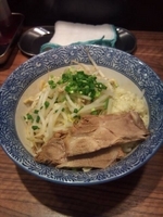 「汁無し油そば（麺少なめ＋ニンニク）プレオープン価格500円」@ラーメン燈郎の写真