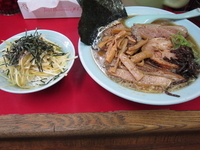 「特チャーシューメン(麺硬め)1100円、ネギ丼200円」@ラーメンショップ幸手 金田亭の写真