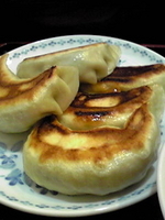 「ジャンボ餃子(3個)¥330（追加1個￥110）」@開楽の写真