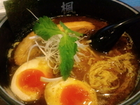 「楓セット（醤玉楓麺＋楓の肉めし）　1000円」@らーめん楓の写真