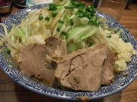 「ラーメン（ヤサイ・ニンニク）プレ価格500円」@ラーメン燈郎の写真