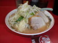 「ラーメン（６５０円）野菜・ニンニク」@ラーメン二郎 湘南藤沢店の写真