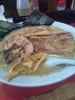 「特チャーシュー麺＋中盛り」@ラーメンショップ幸手 金田亭の写真