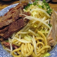 「ミニらーめん（ヤサイ）+節券+ステーキ…1010円」@ラーメン燈郎の写真