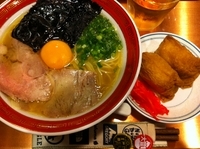 「稲荷セット(味自慢ラーメン、稲荷寿司2ヶ)+生卵」@佐賀ラーメン 美登里の写真