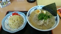 「にんたま醤油ラーメンチャーハンセット」@にんたまラーメン ゆにろーず 角崎店の写真