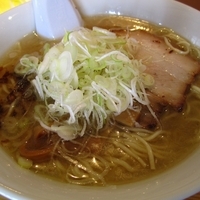 「煮干塩ラーメン６００円（麺少なめ１２０ｇ指定）」@麺や のかぜの写真