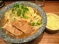 「ラーメン(750円)+節券(30円)+と」@ラーメン燈郎の写真